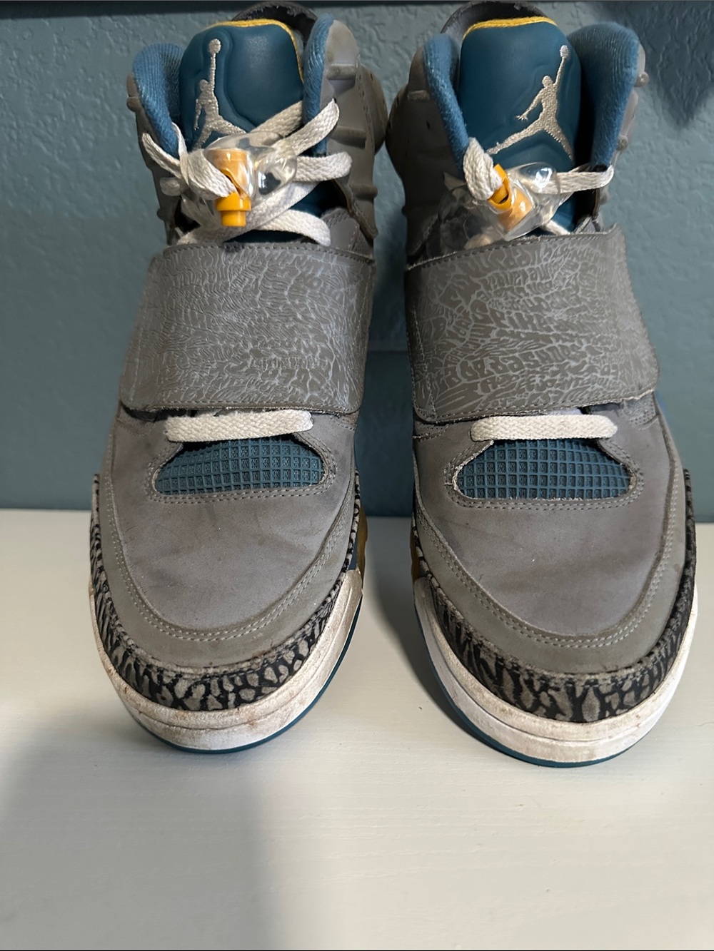 Jordan men’s  Gray and blue Strap Sneakers